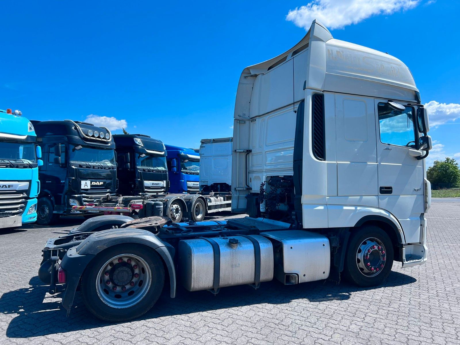 Fahrzeugabbildung DAF Low Deck XF 480 FT, Intarder