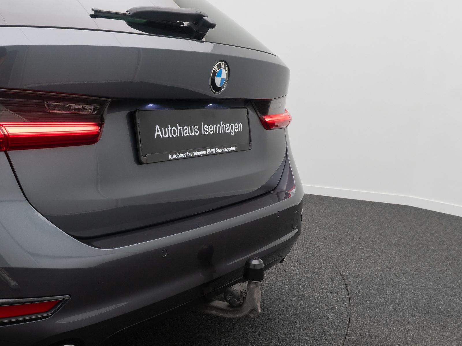 Fahrzeugabbildung BMW 320d Sport Line Alarm DAB AHK H/K Individual LED