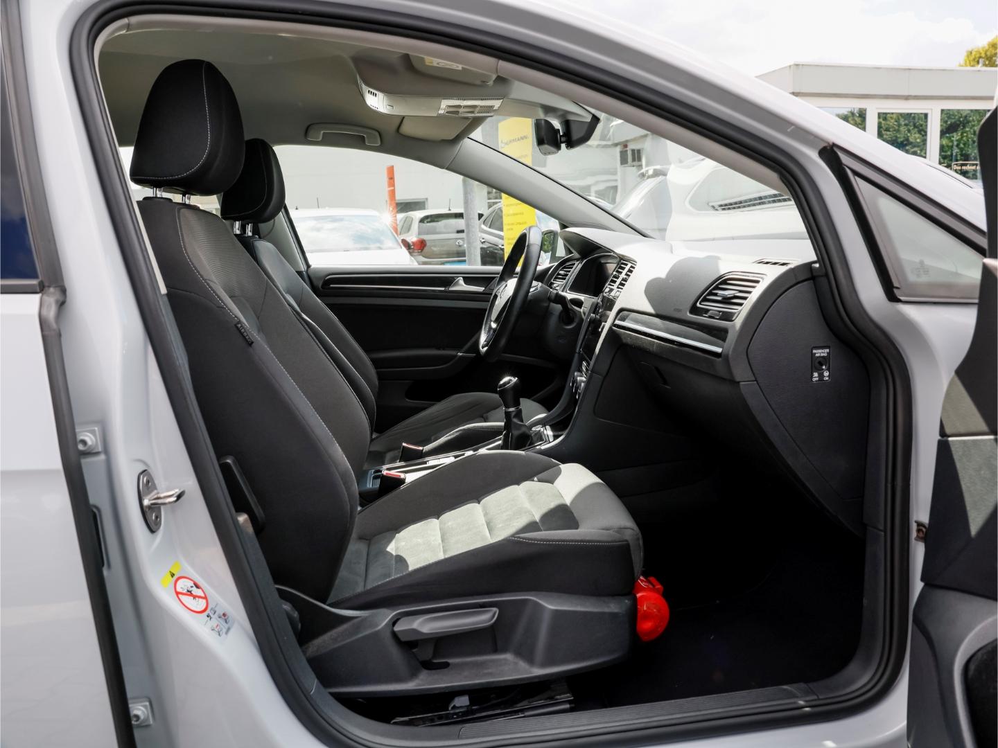 Volkswagen Golf VII HIGHLINE 1.5 TSI NAVI STANDHZ KEYLESS L