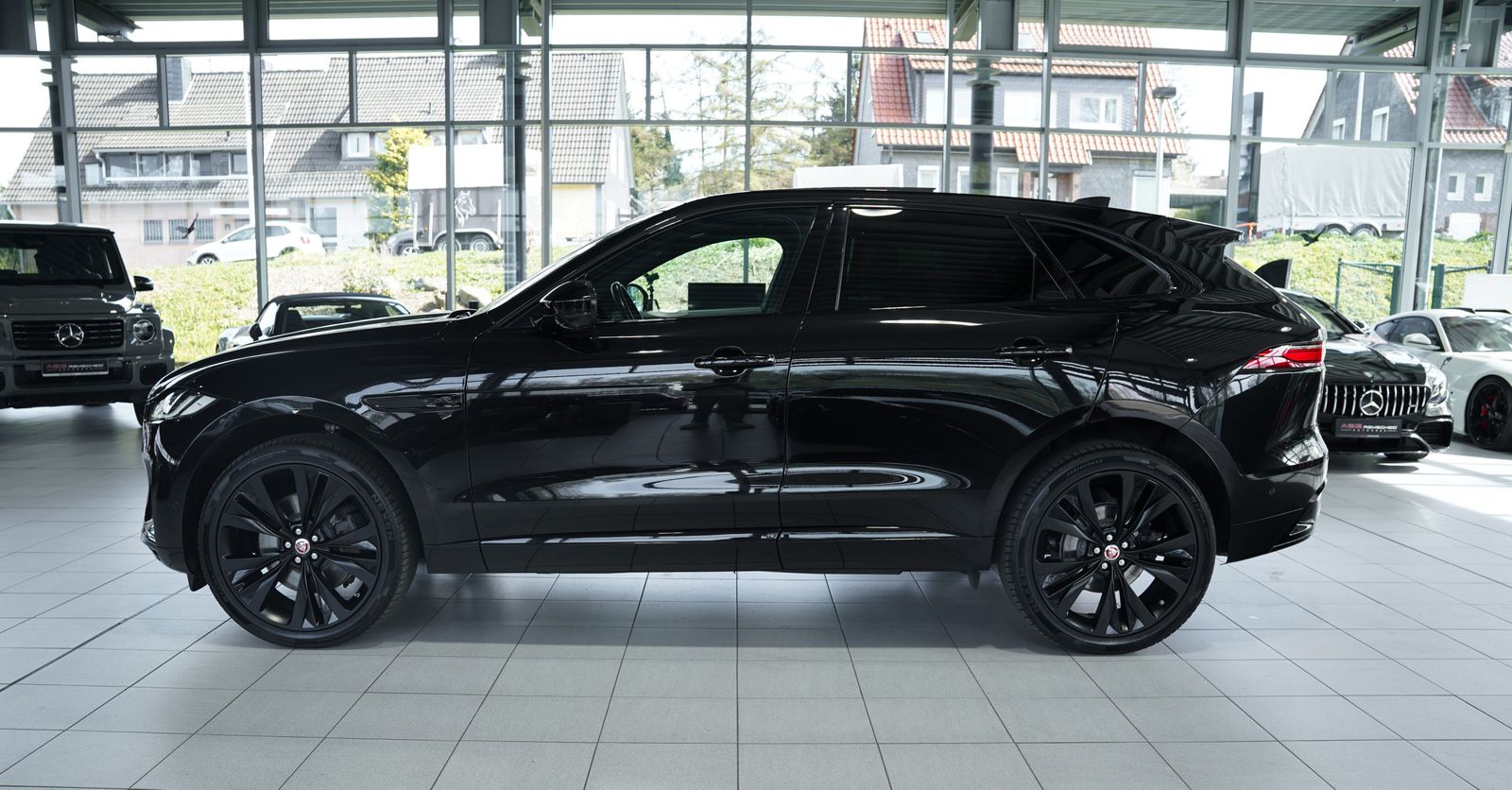 Jaguar F Pace