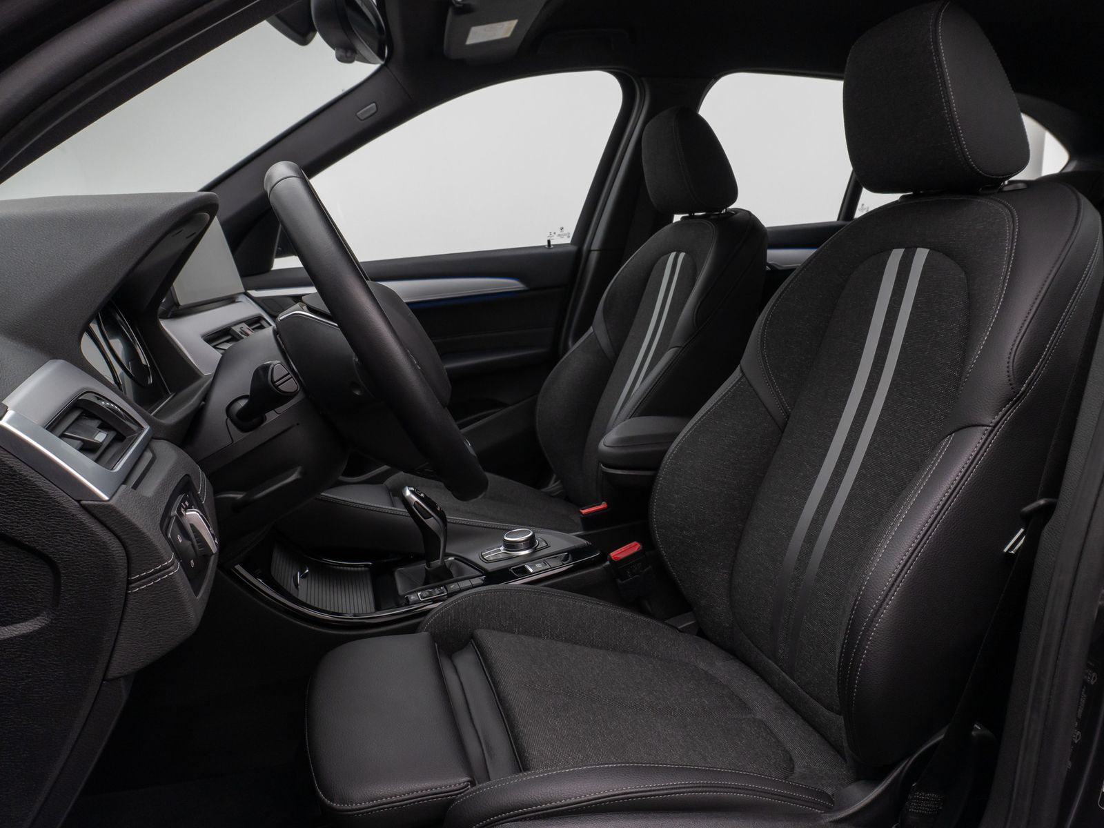 Fahrzeugabbildung BMW X1 sD20i SportLine Kamera HUD DAB HiFi Alarm LED