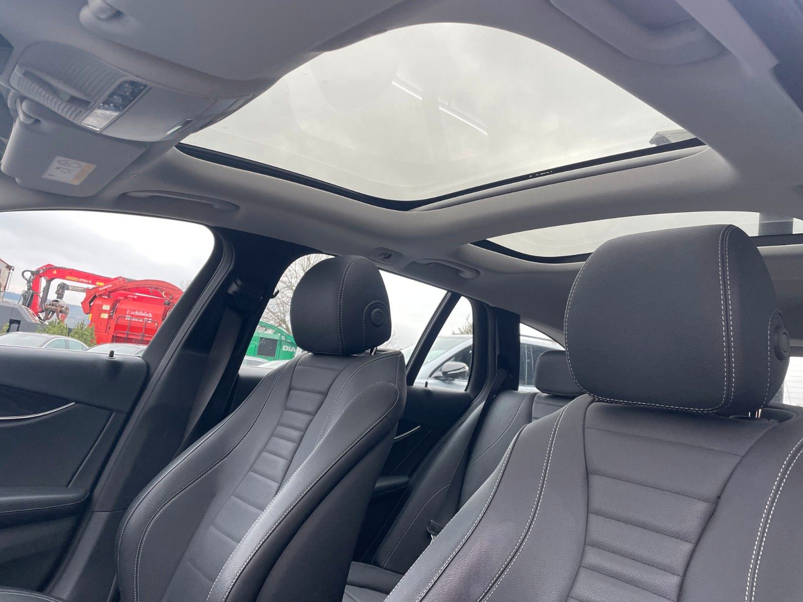 Fahrzeugabbildung Mercedes-Benz E 220 d T Pano+Ambiente+Distr+360°+Comand+DAB