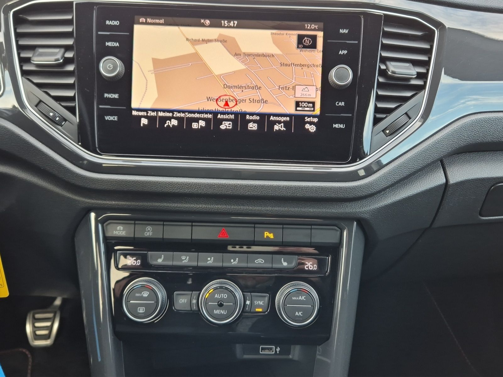 Fahrzeugabbildung Volkswagen T-Roc 1.5 TSI Sport LED Navi
