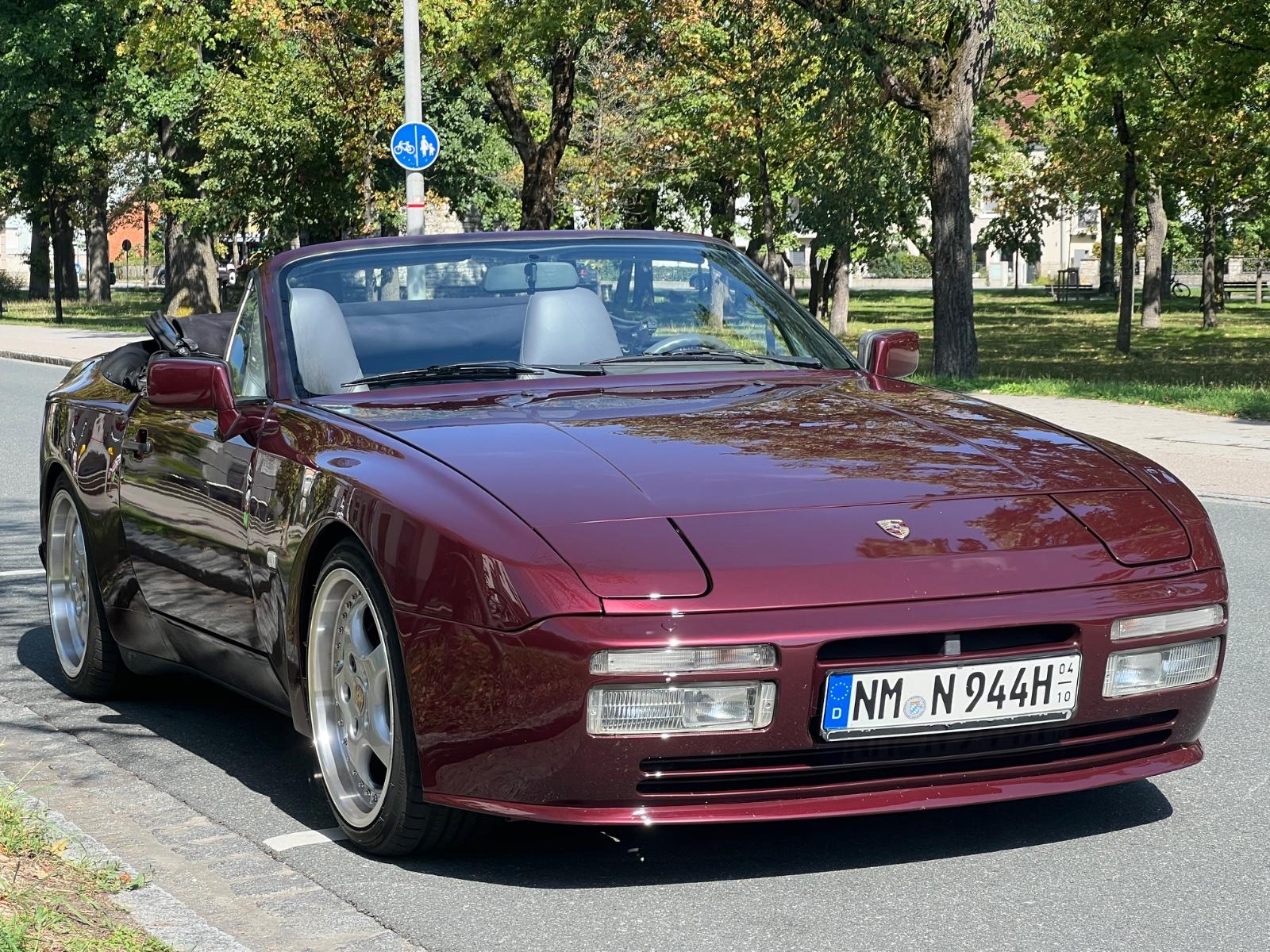 Porsche 944