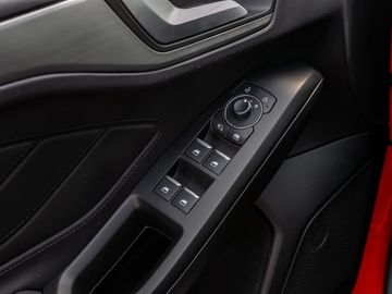 Ford Focus Turnier 1.5 Titanium Fernlicht-Assistent