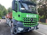Mercedes-Benz 2643K Arocs 6x4 Abroller/Multilift mit Funk - Mercedes-Benz Autokran
