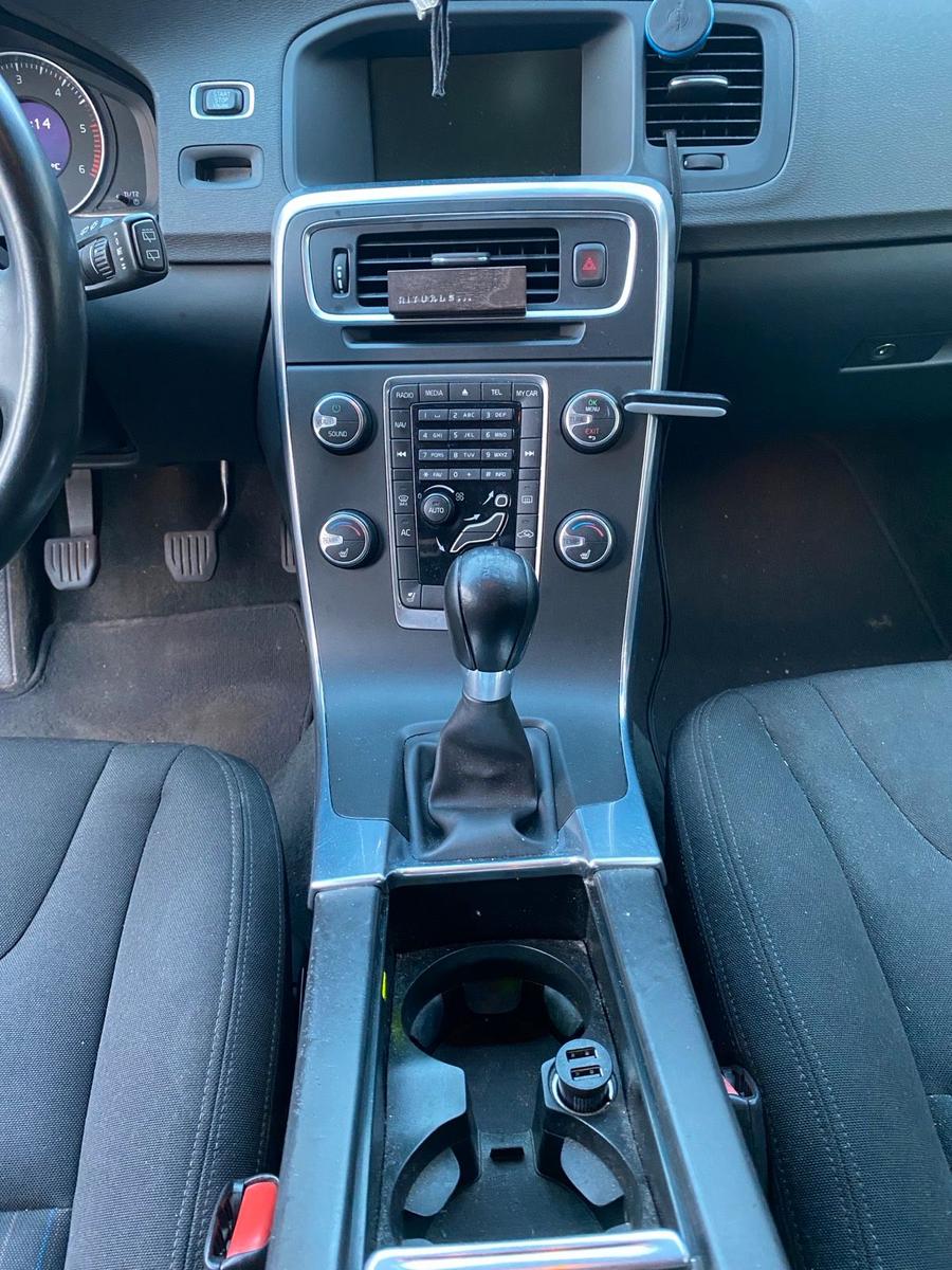 Volvo V60 2011 — photo 11