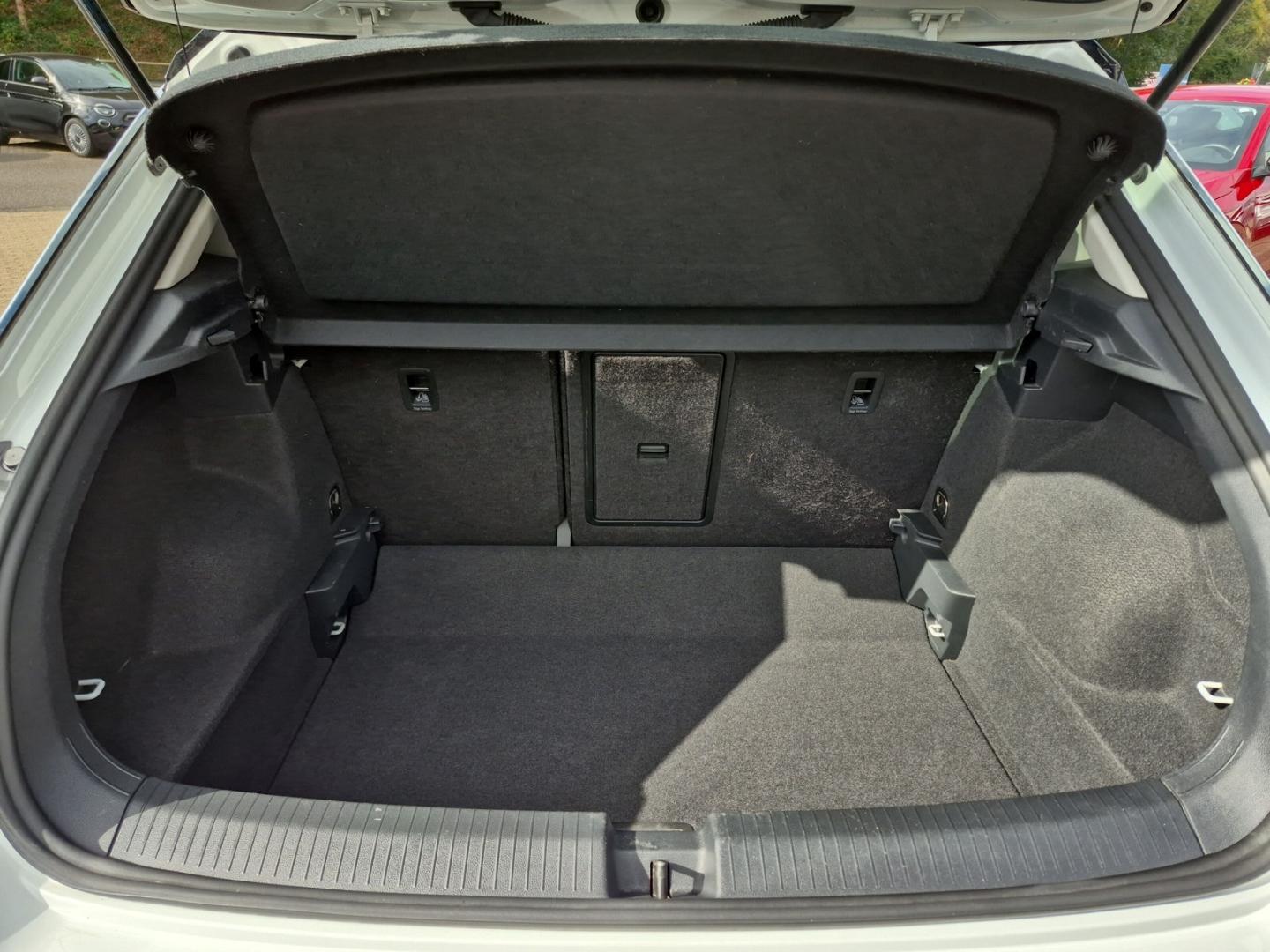 Volkswagen T-Roc IQ.DRIVE Navi ACC Parklenkas. Sitzheizung