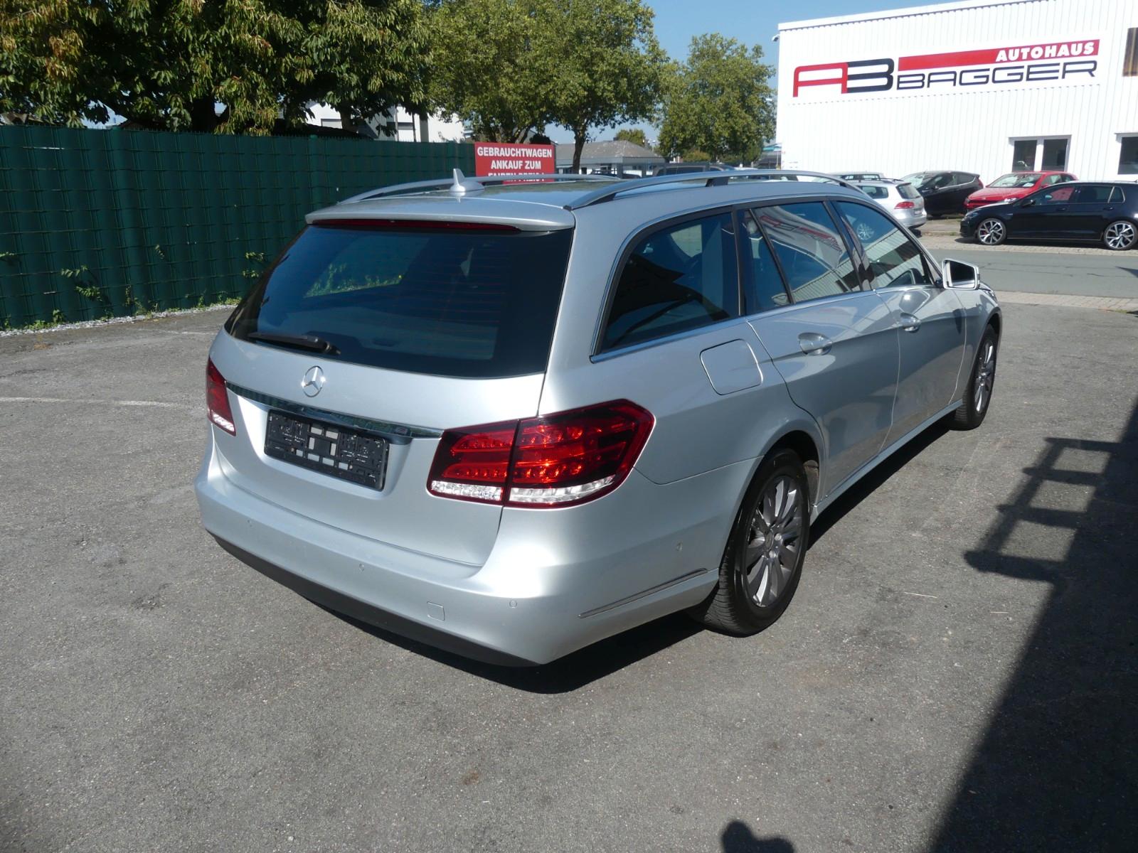 Mercedes-Benz E 220  T-Modell BlueEfficiency Automatik