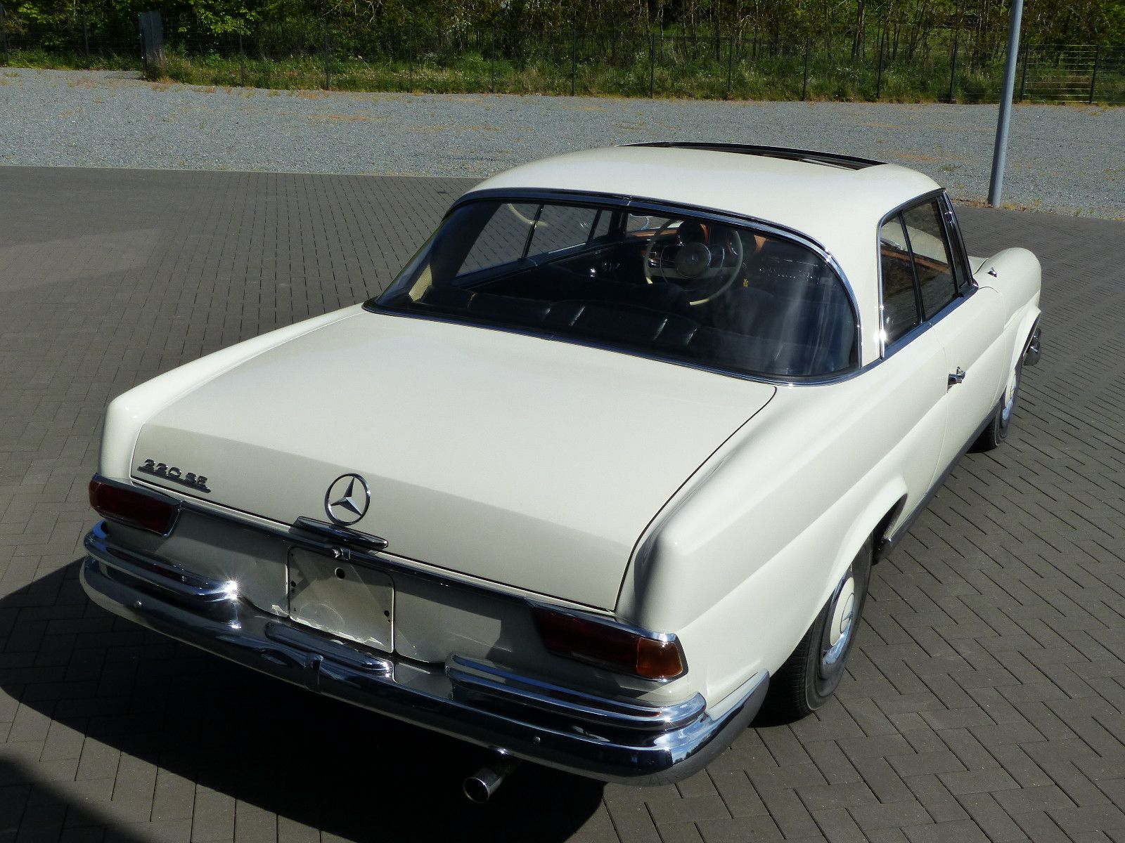 Fahrzeugabbildung Mercedes-Benz 220 SE Coupe W 111