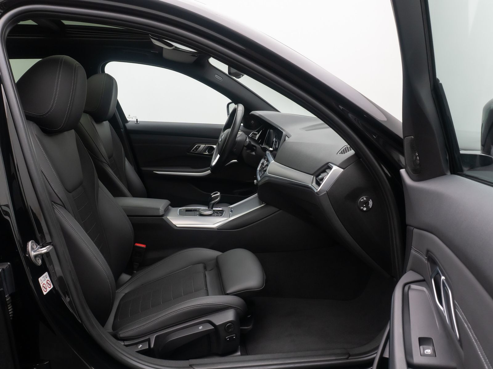 Fahrzeugabbildung BMW 320d ACC Alarm HUD DAB H/K Panoram Sportsitz 19"