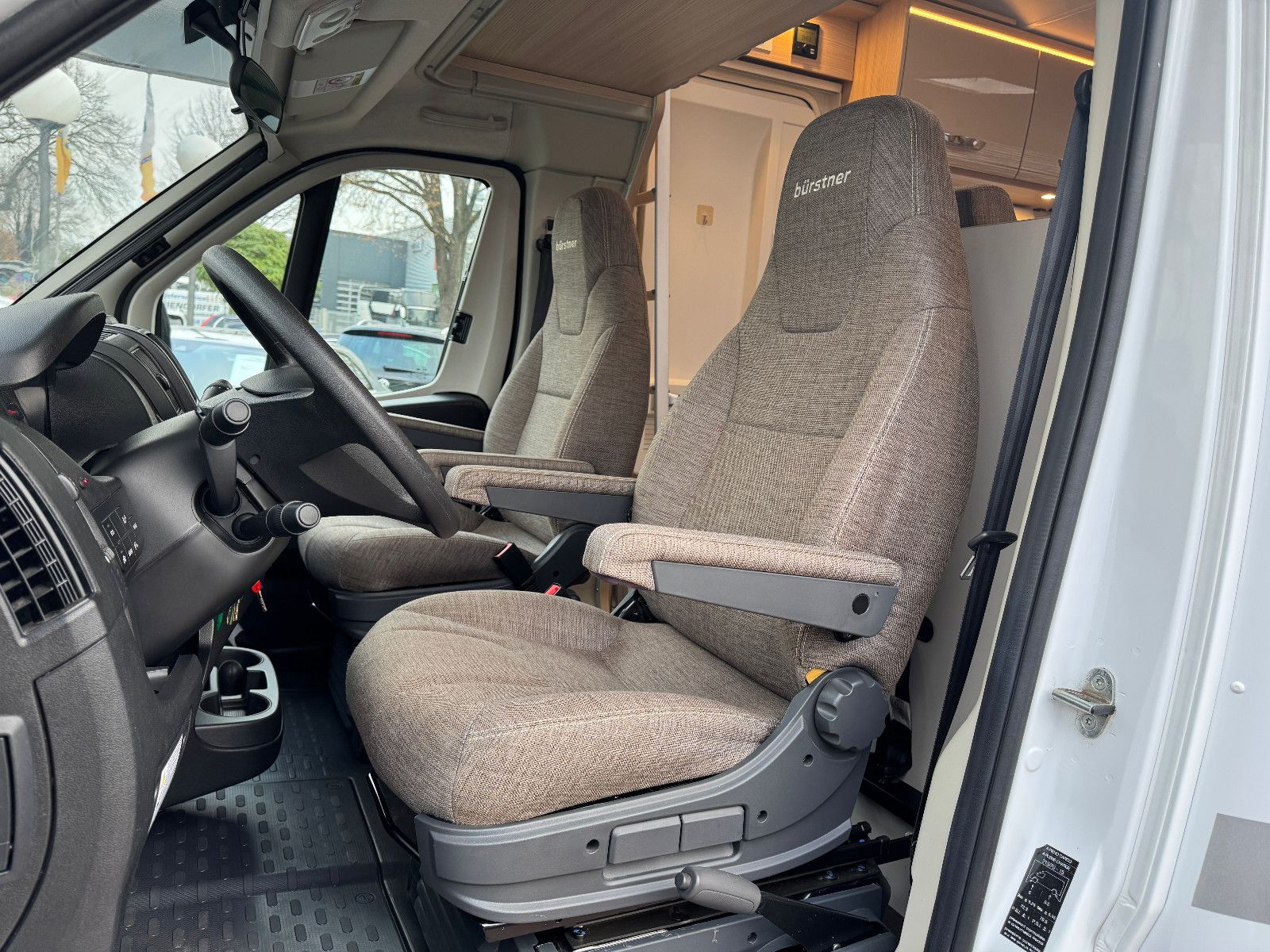 Fahrzeugabbildung Bürstner Lyseo TD A 700 FIAT 6 Schlafplätze SAT KAMERA