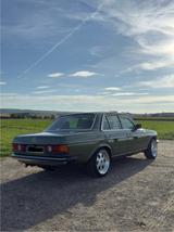 Mercedes-Benz Mercedes Oldtimer W123 Klassiker 200 Limou... - Mercedes-Benz 200: W123