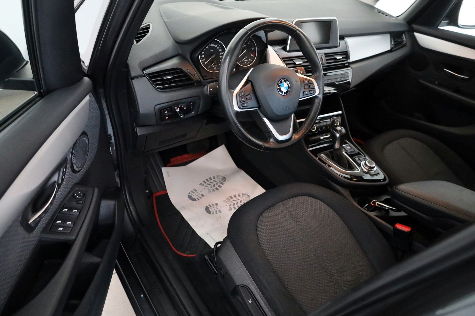 Fahrzeugabbildung BMW 218dA Active Tourer  Navi,LED,SH,PDC,SR+WR