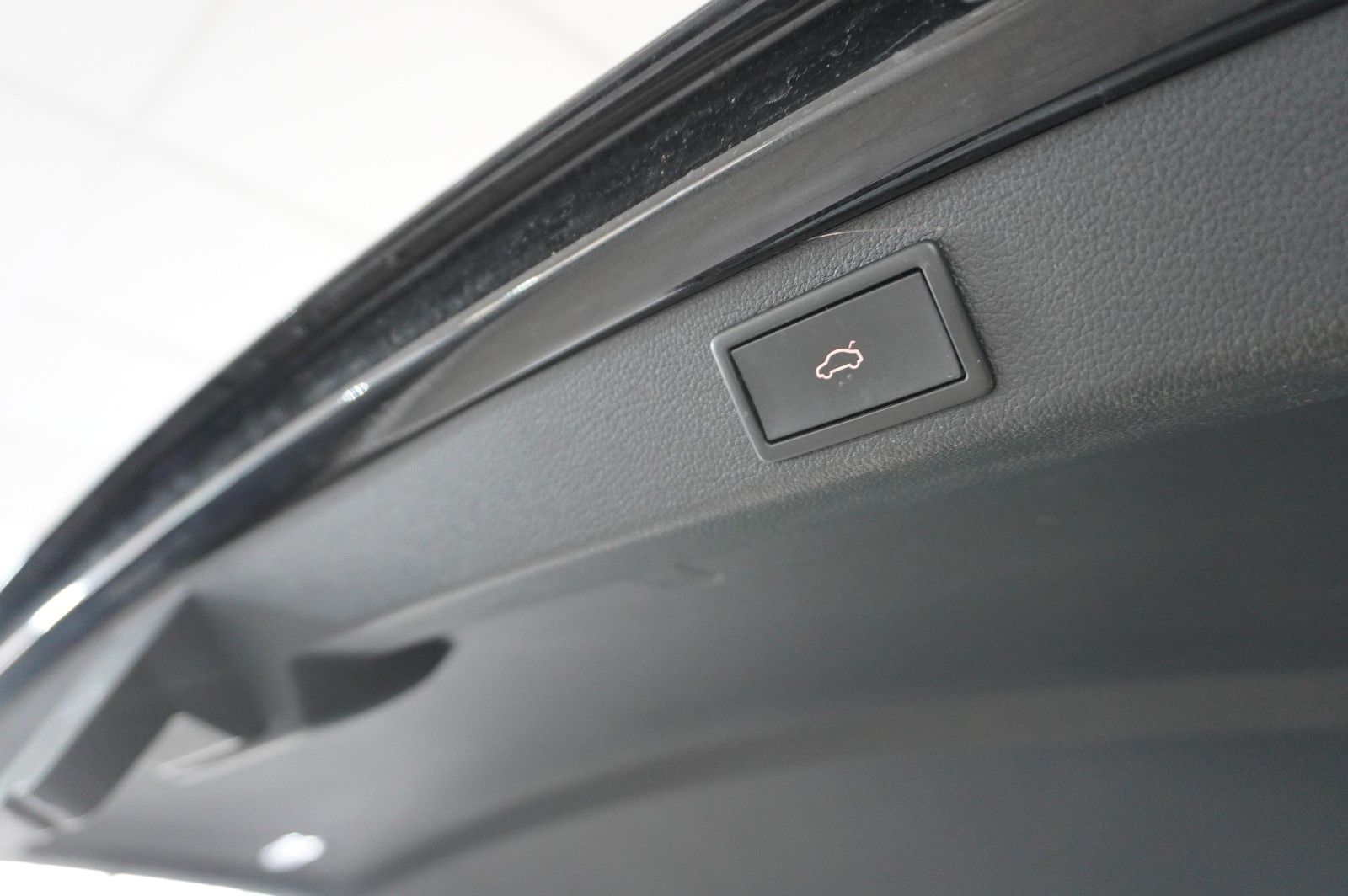 Fahrzeugabbildung SKODA Superb Combi 2.0D PREMIUM 4X4 NAVI/LED/360°/AHK