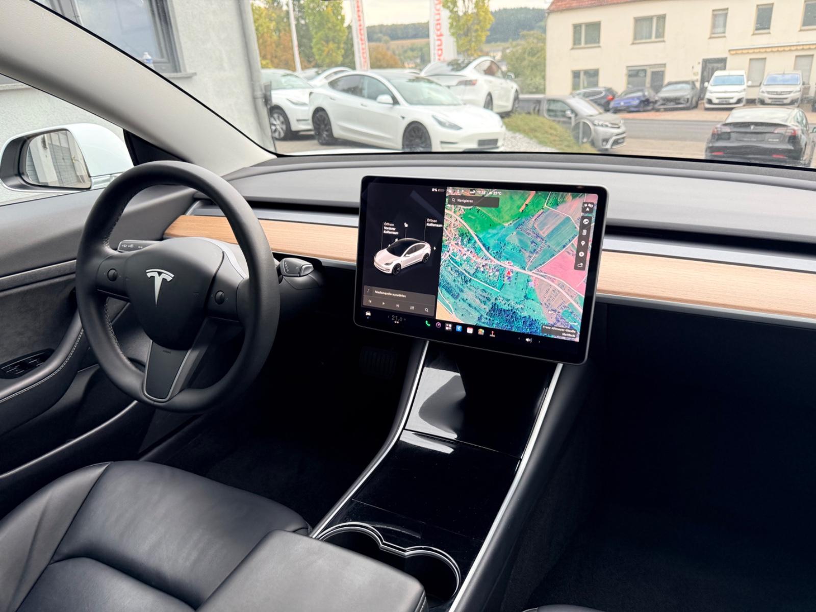 Tesla Model 3 Standard Range Plus | 283 ch | BVA | Toit panoramique | Cuir | Sièges chauffants AV/AR | Attelage amovible