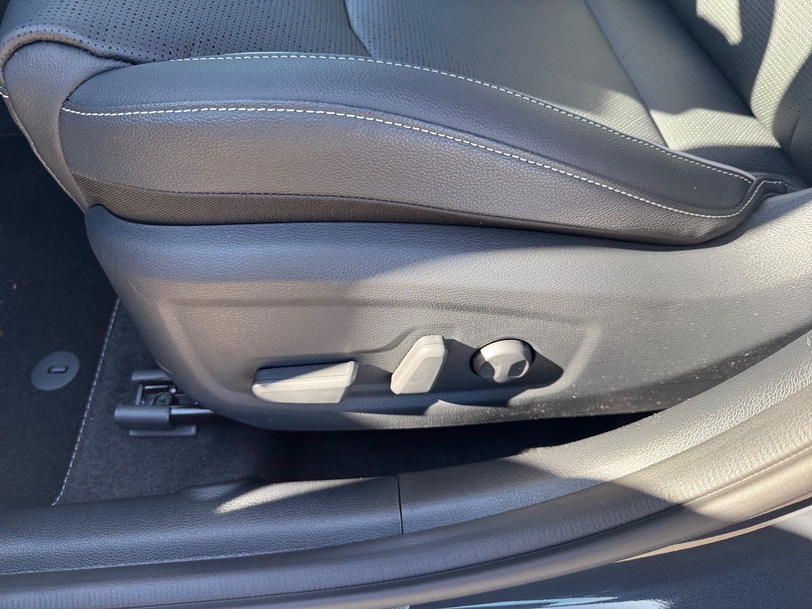 Fahrzeugabbildung Kia XCEED 1.5T 140 DCT7 PLATINUM GLAS