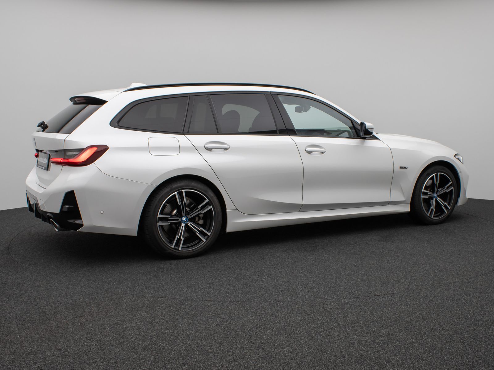 Fahrzeugabbildung BMW 330e M Sport Kamera DAB HUD Alarm Parkassistent