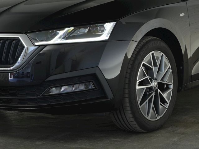 Octavia COMBI TOUR TDI DSG+AHK+KLIMA+NAVI+LED-SC