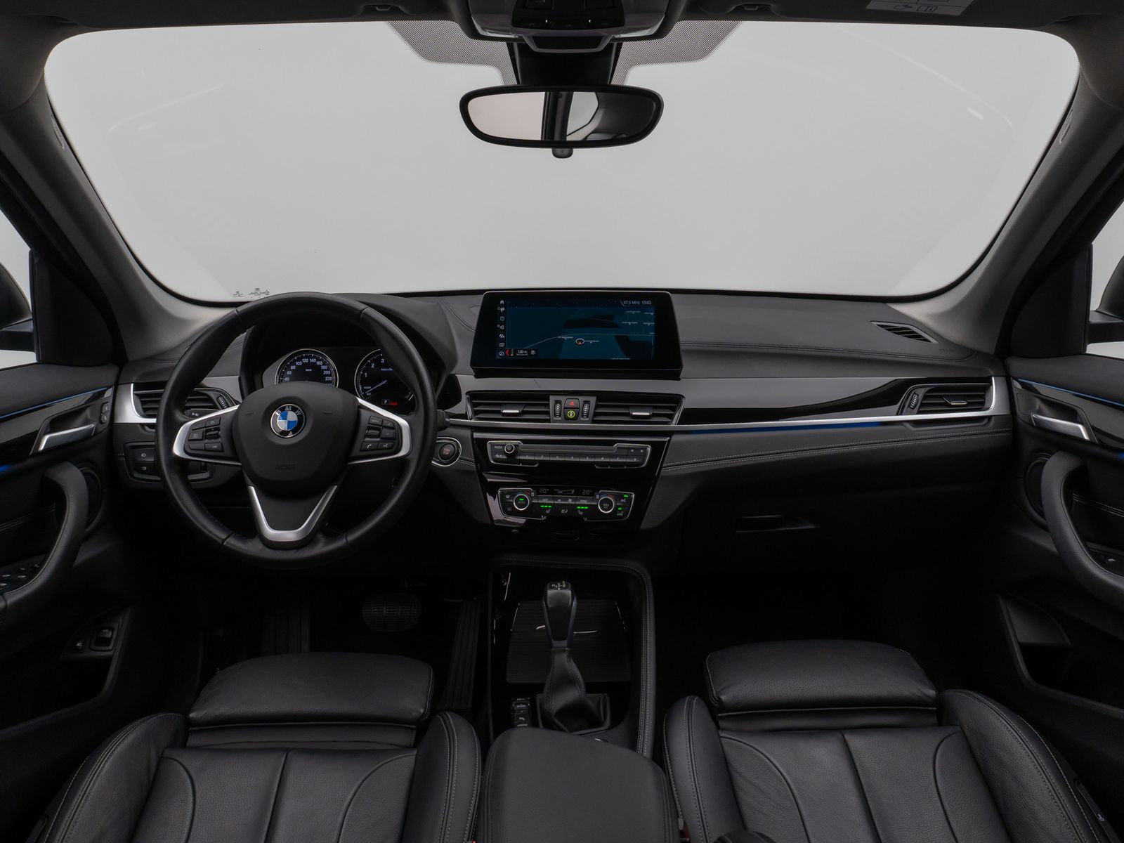 Fahrzeugabbildung BMW X1 xD25e SportLine Kamera HUD DAB HiFi AHK Alarm