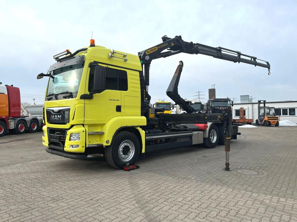 MAN TG-S 26.440 6x4 Abrollkipper mit Kran Funk 4xhyd
