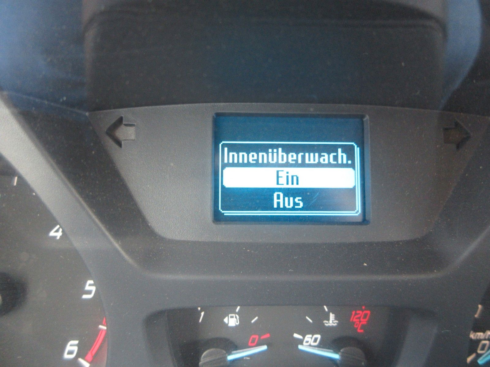 Fahrzeugabbildung Ford Transit Pritsche 350 L4 DoKa/AHK 3,5 to/7-Sitz