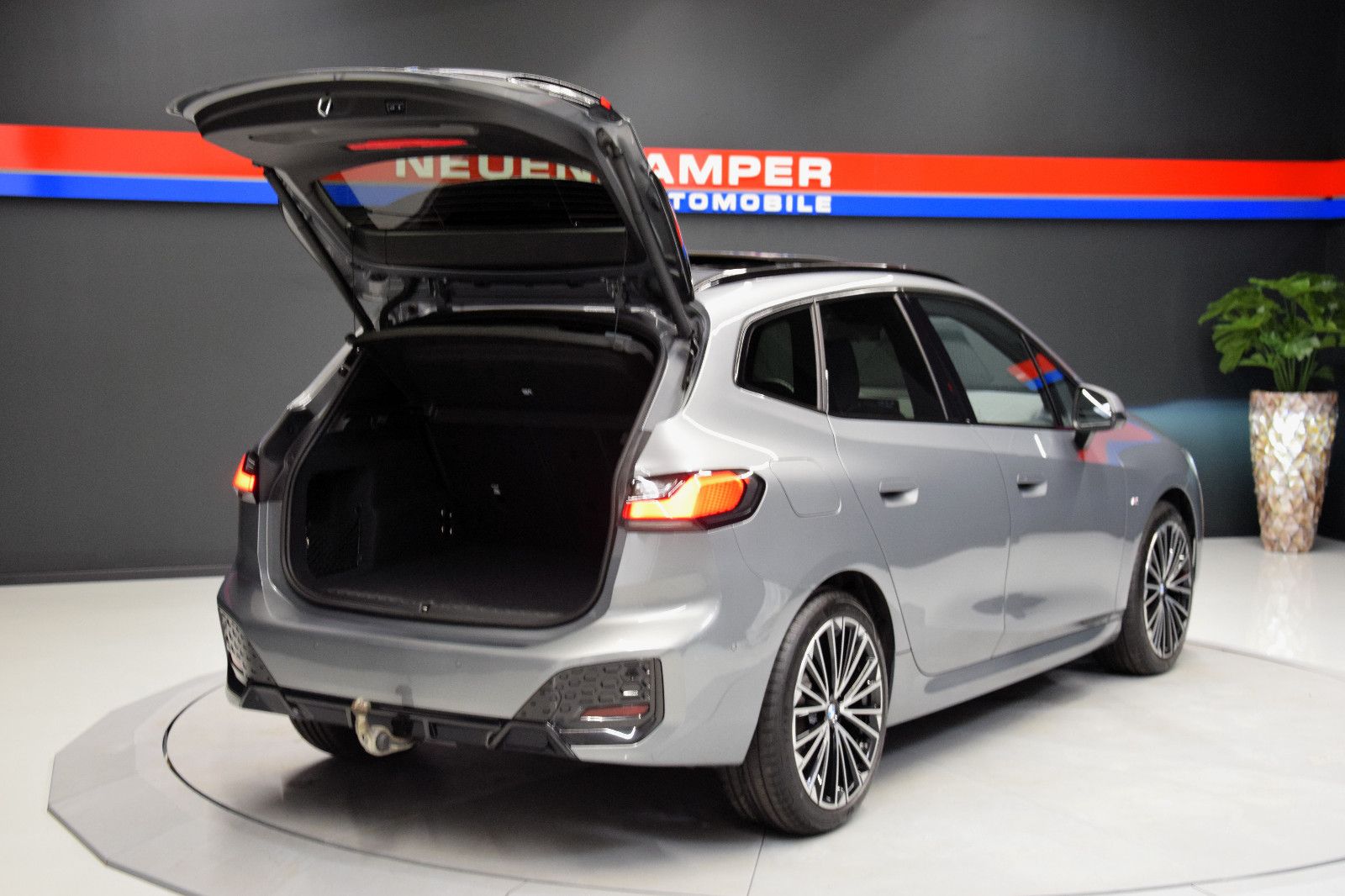 Fahrzeugabbildung BMW 218i Active Tourer M Sport LED Pano HuD AHK