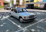 Mercedes-Benz 190E 1,8 Automatik  - Mercedes-Benz 190 mit Benzin-Antrieb: Automatik