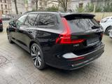Volvo V60 B4 Plus Dark PANO 360 ACC BLIS H&K Leder 19" - Volvo V60 Jahreswagen