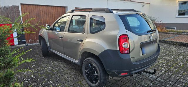 Dacia Duster 1.5 dci 4x2 mit AHK und Klima