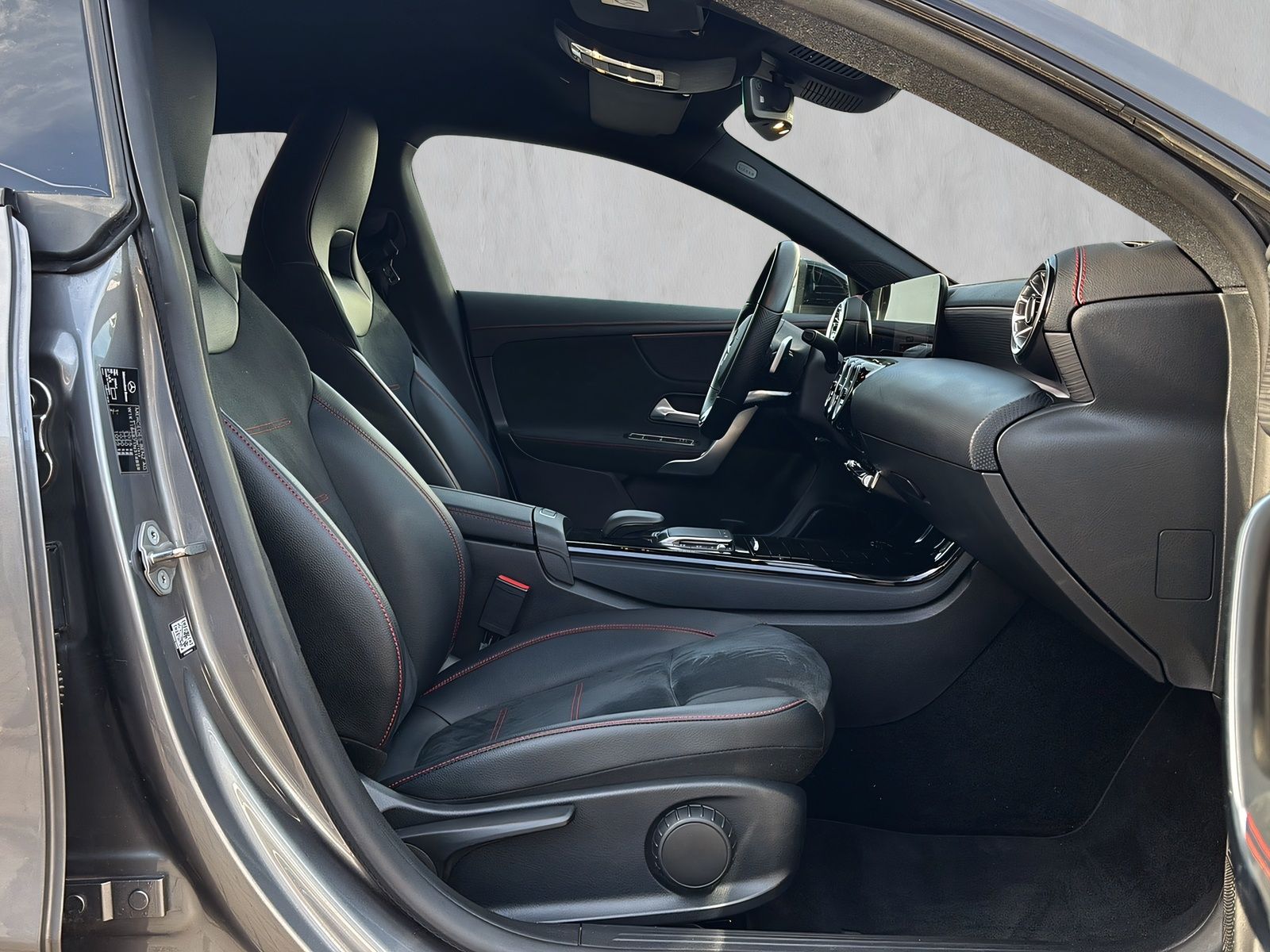 Fahrzeugabbildung Mercedes-Benz CLA 200 Shooting Brake AMG LINE NIGHT LED DSC