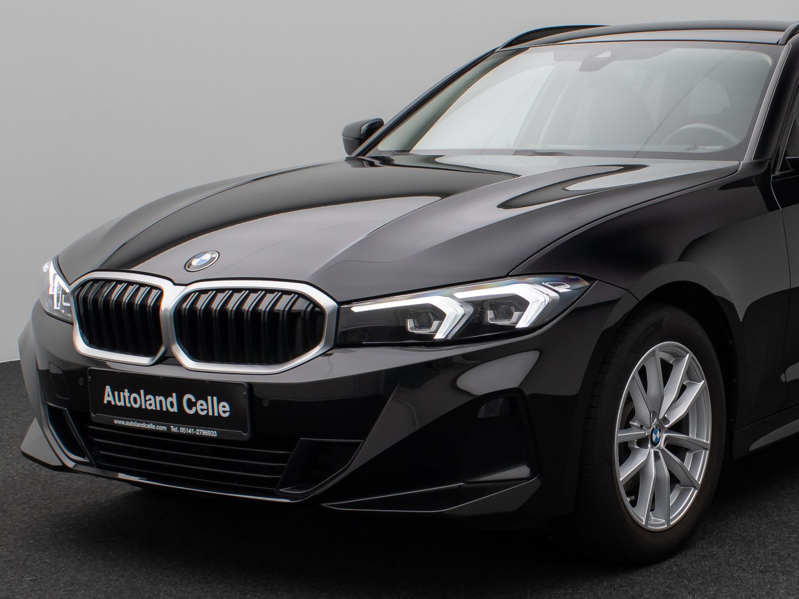 Fahrzeugabbildung BMW 320i HUD DAB Leder Alarm Sport Driving Assistent