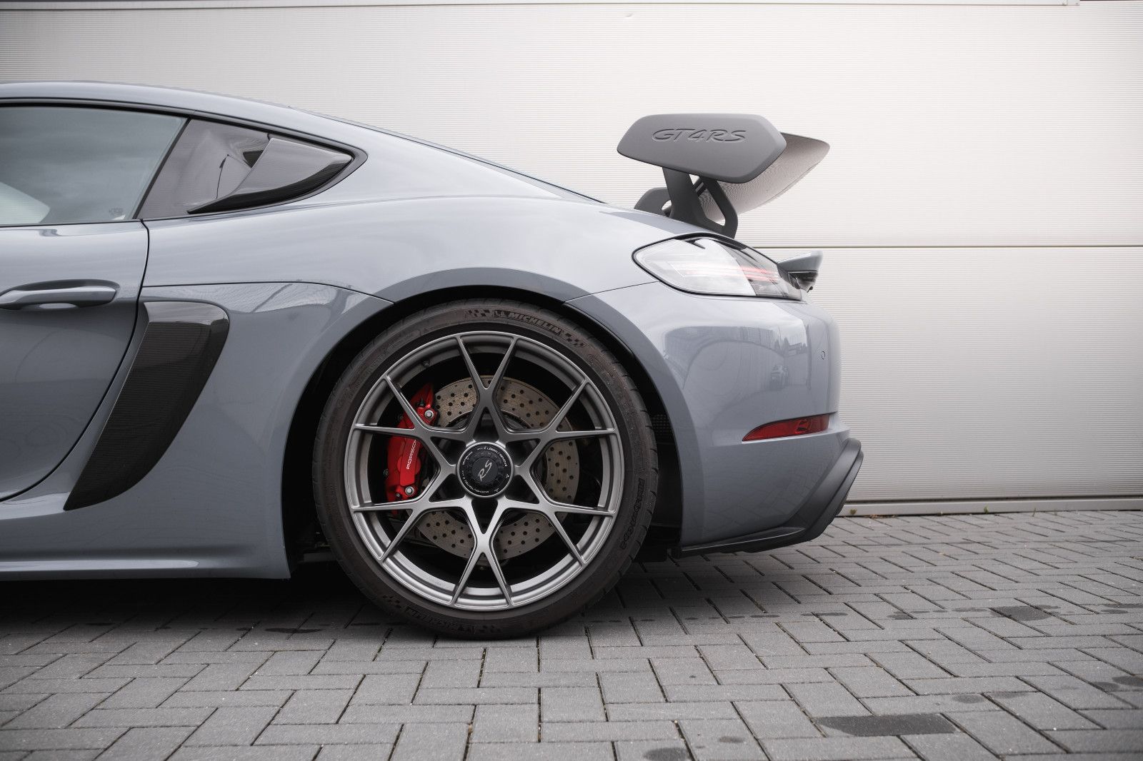 Fahrzeugabbildung Porsche Cayman 718 GT4RS-Lift-Weissach-Paket-BOSE-