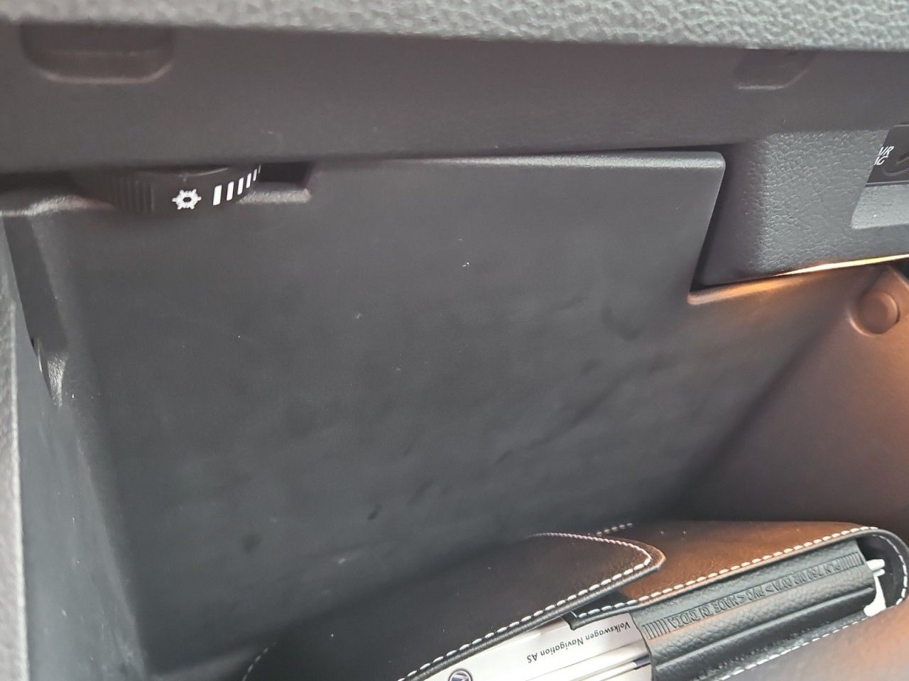 Fahrzeugabbildung Volkswagen Caddy PKW Highline Navi ACC Xenon