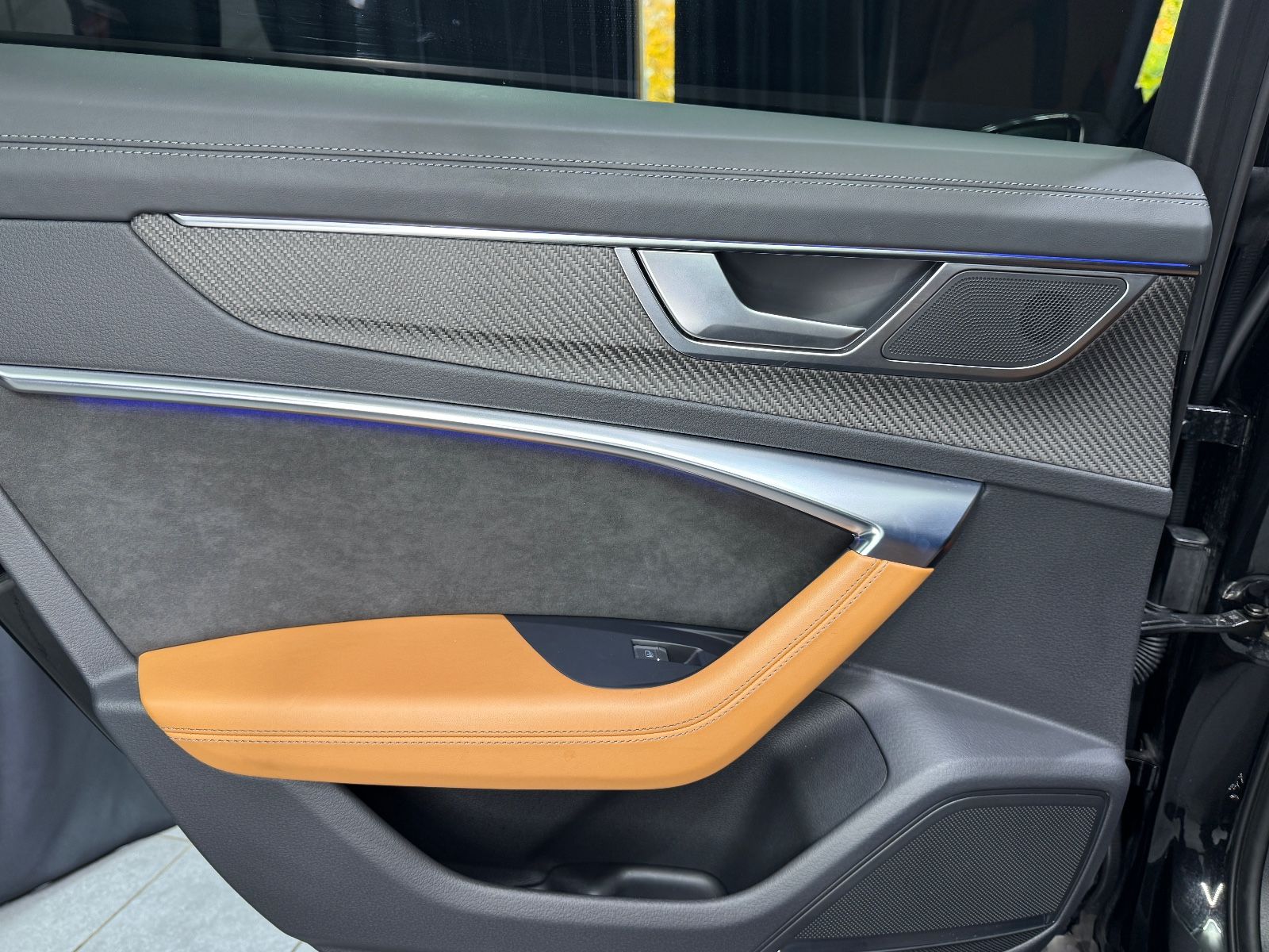 Fahrzeugabbildung Audi RS6 Avant 4.0 TFSI quattro|PANO|MATRIX|ACC|VOLL