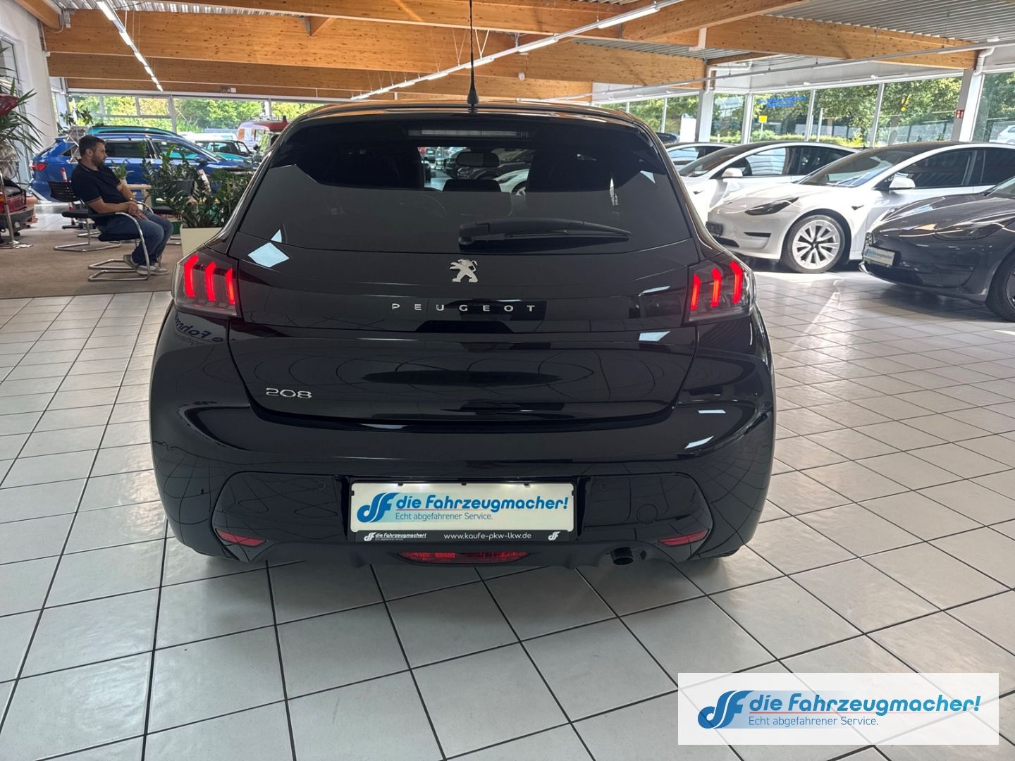 Fahrzeugabbildung Peugeot 208 Allure 1.2 PureTech 100 EU6d Navi LED Apple