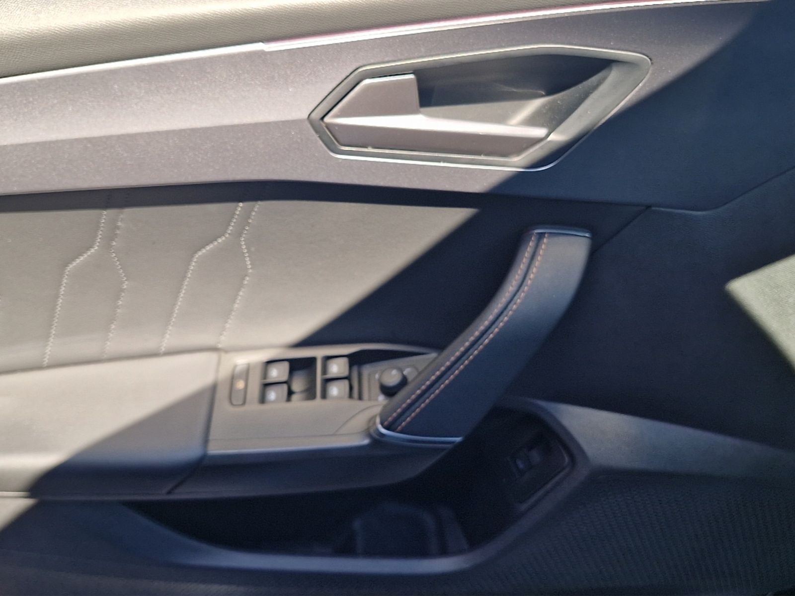 Fahrzeugabbildung CUPRA Leon Sportstourer VZ 4Drive LED Navi ACC SHZ RFK