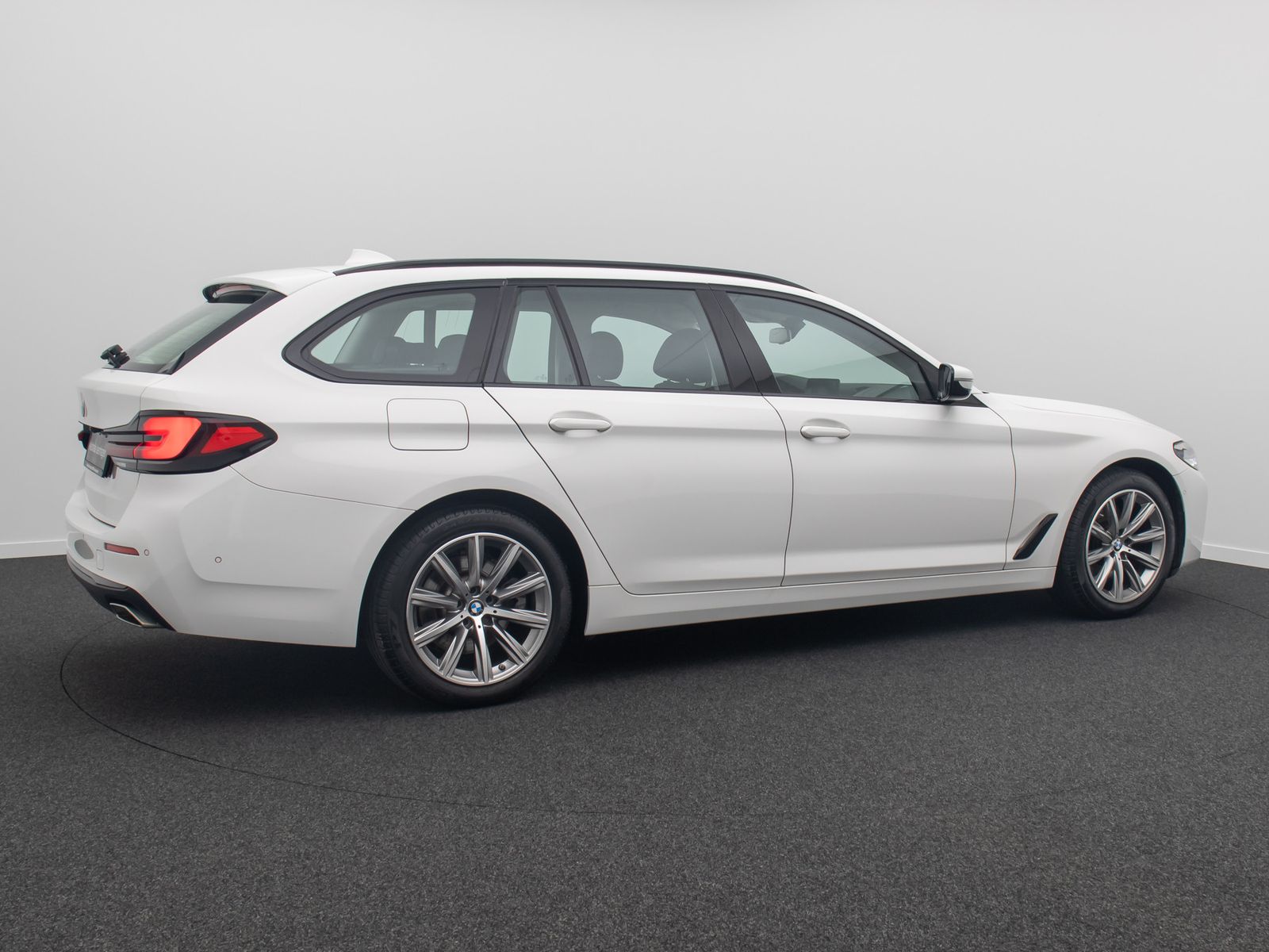 Fahrzeugabbildung BMW 520d Alarm AHK CockpitPlus Stop&go Kamera DAB