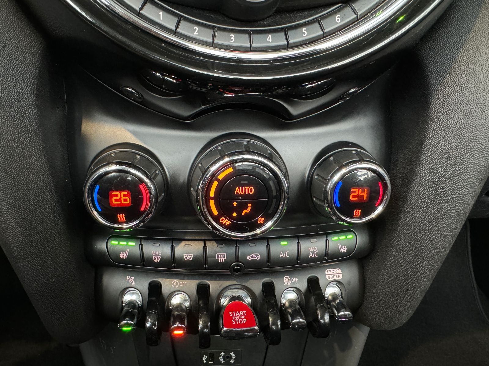 Fahrzeugabbildung MINI Cooper Cabrio JCW Kit HUD LED NAV SHZ PDC RFK