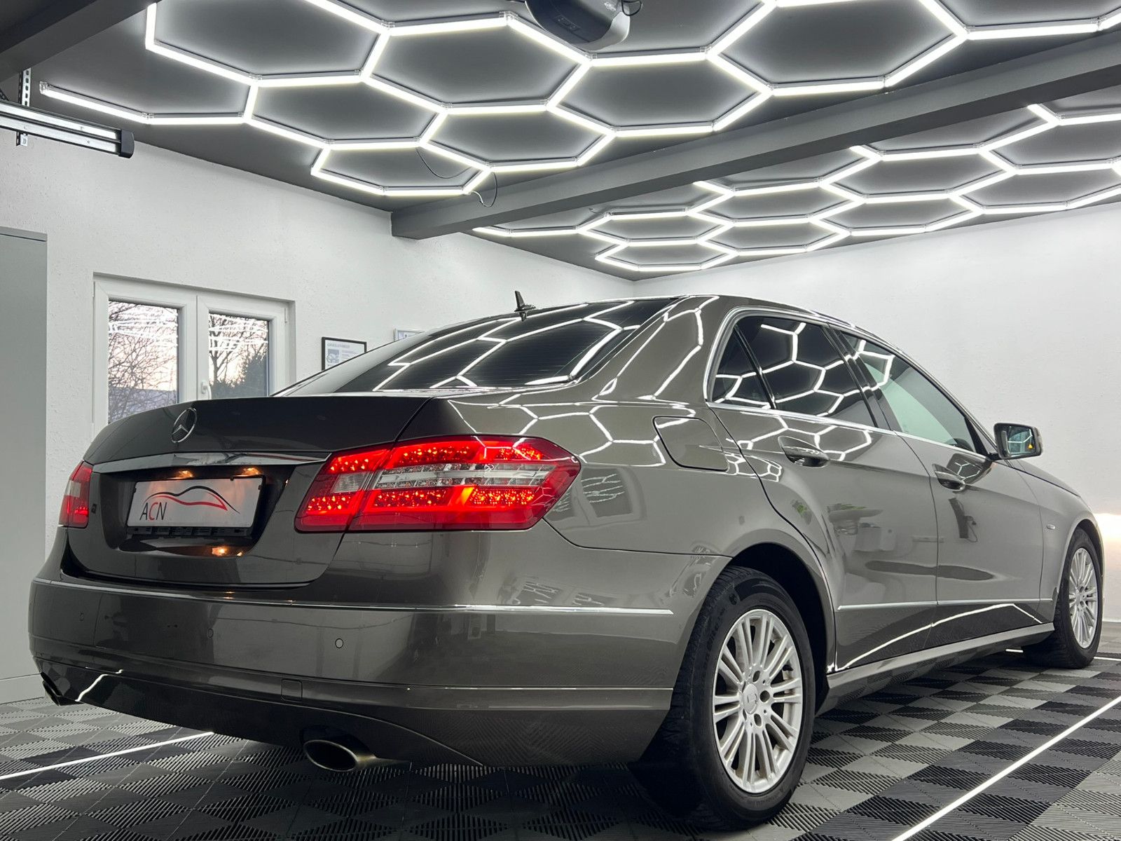 Fahrzeugabbildung Mercedes-Benz E 350 CGI BlueEfficiency/ACC/H&K/eGSD/ELEGANCE