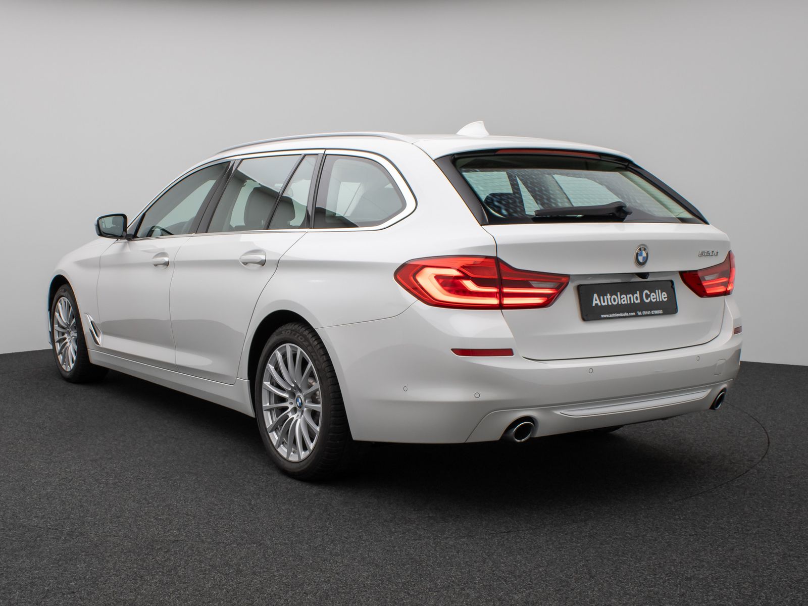 Fahrzeugabbildung BMW 520d Luxury Line Panorama Kamera HUD DAB HiFi