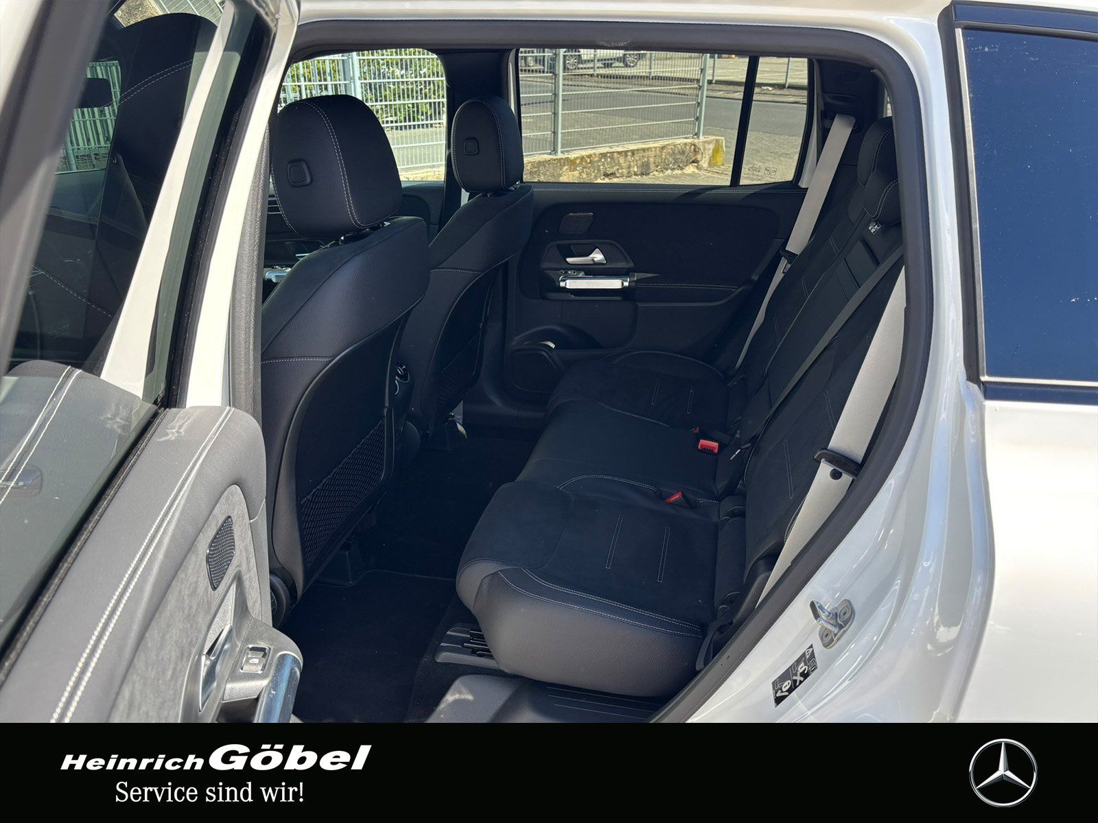 Fahrzeugabbildung Mercedes-Benz GLB 200 d AMG*PANO*AHK*TOTWINKEL*AMBIENTEBEL