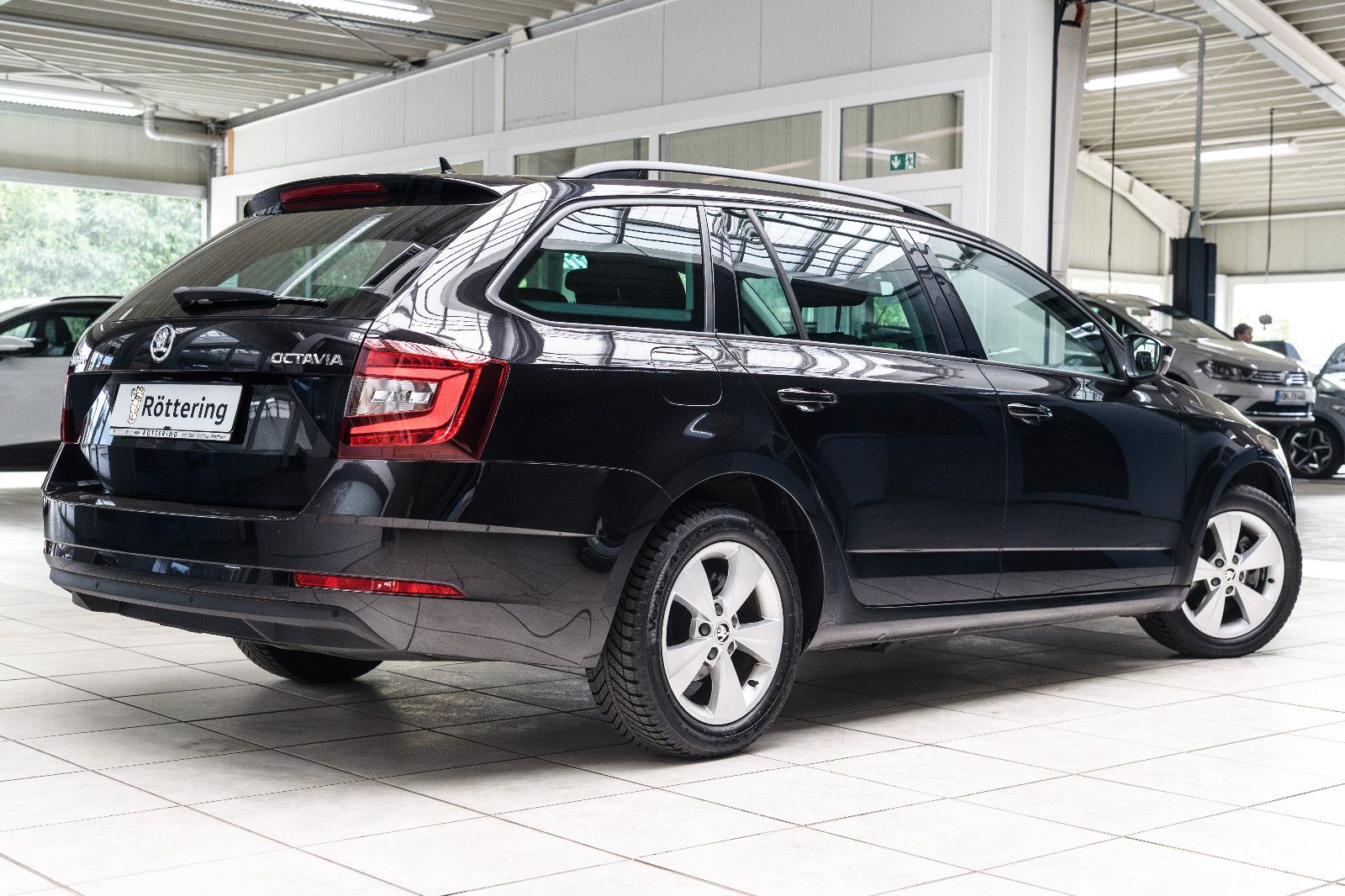 Fahrzeugabbildung SKODA Octavia Combi Tour 1.0 +NAVI+LED+el.Heckkl.+MFL