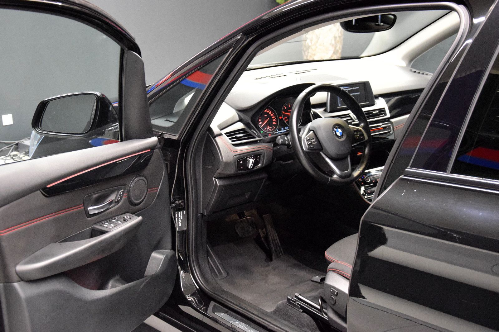 Fahrzeugabbildung BMW 218d Active Tourer LED Sitzheizung NAV Isofix