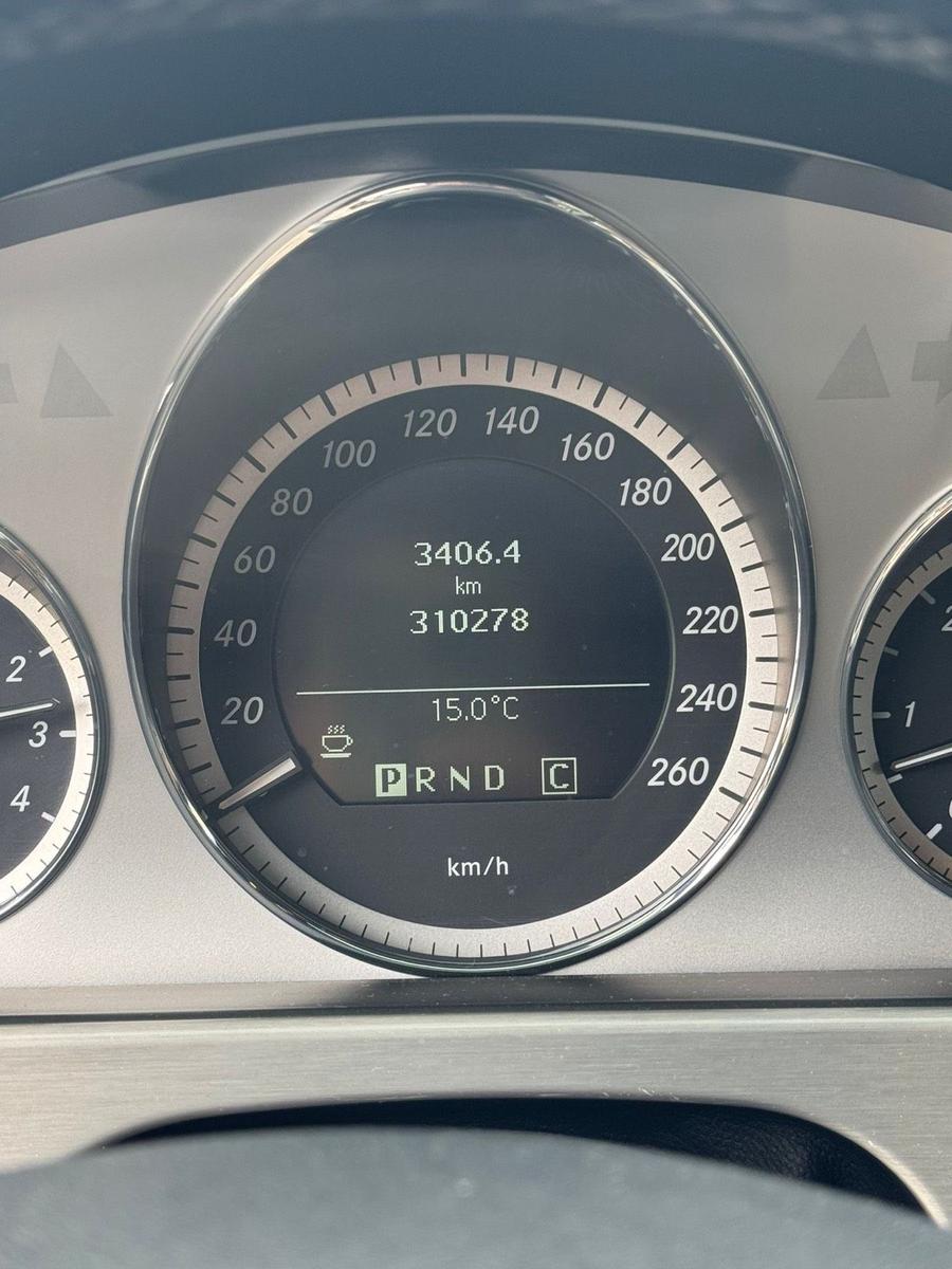 Mercedes-Benz E350 2010 — photo 12
