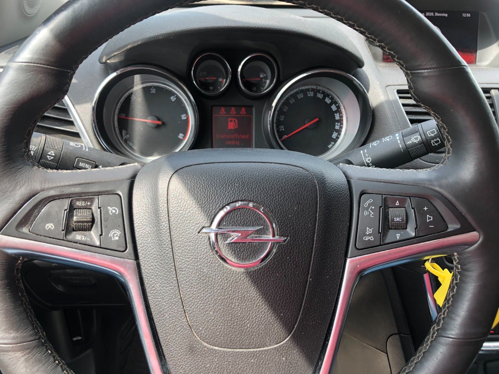 Fahrzeugabbildung Opel Mokka Edition leichter Schaden Fahrerseite