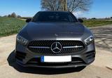 Mercedes-Benz A 180 AMG / Night Paket / Kamera/ Ambiente Licht - Mercedes-Benz mit Benzin-Antrieb: Limousine, 180 AMG Paket