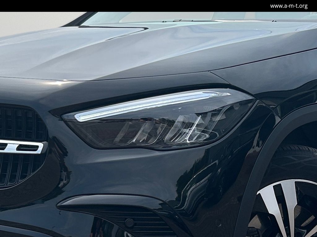 MERCEDES-BENZ GLA 200
