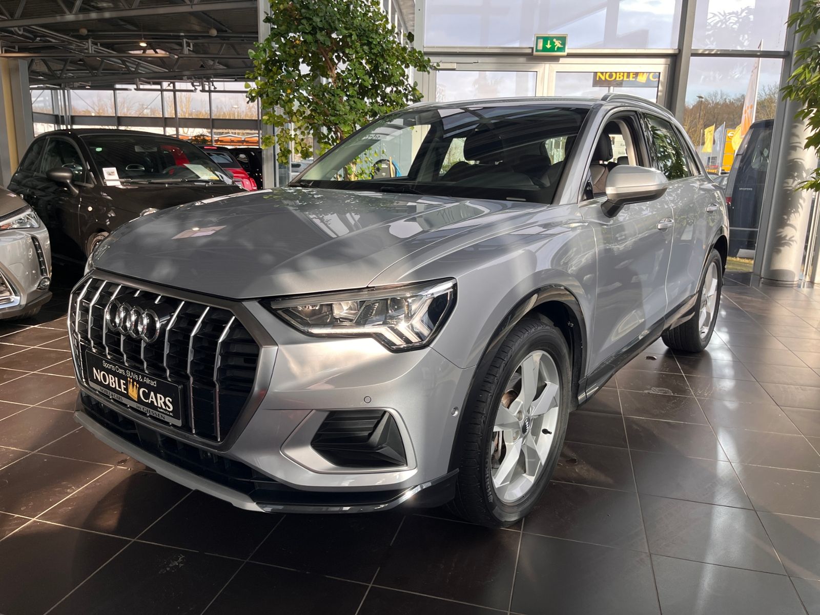 Fahrzeugabbildung Audi Q3 40 TFSI quattro advanced LED NAVI ALU