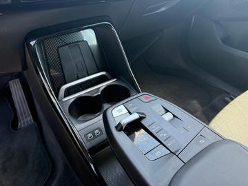 2024 BMW IX1 — миниатюра 21
